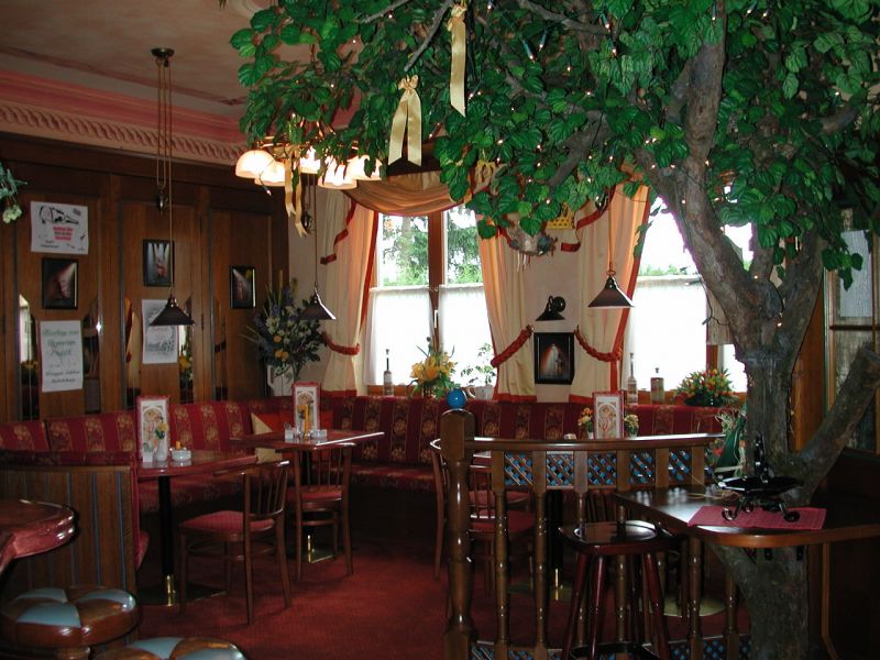 Nickis Restaurant Cafe
