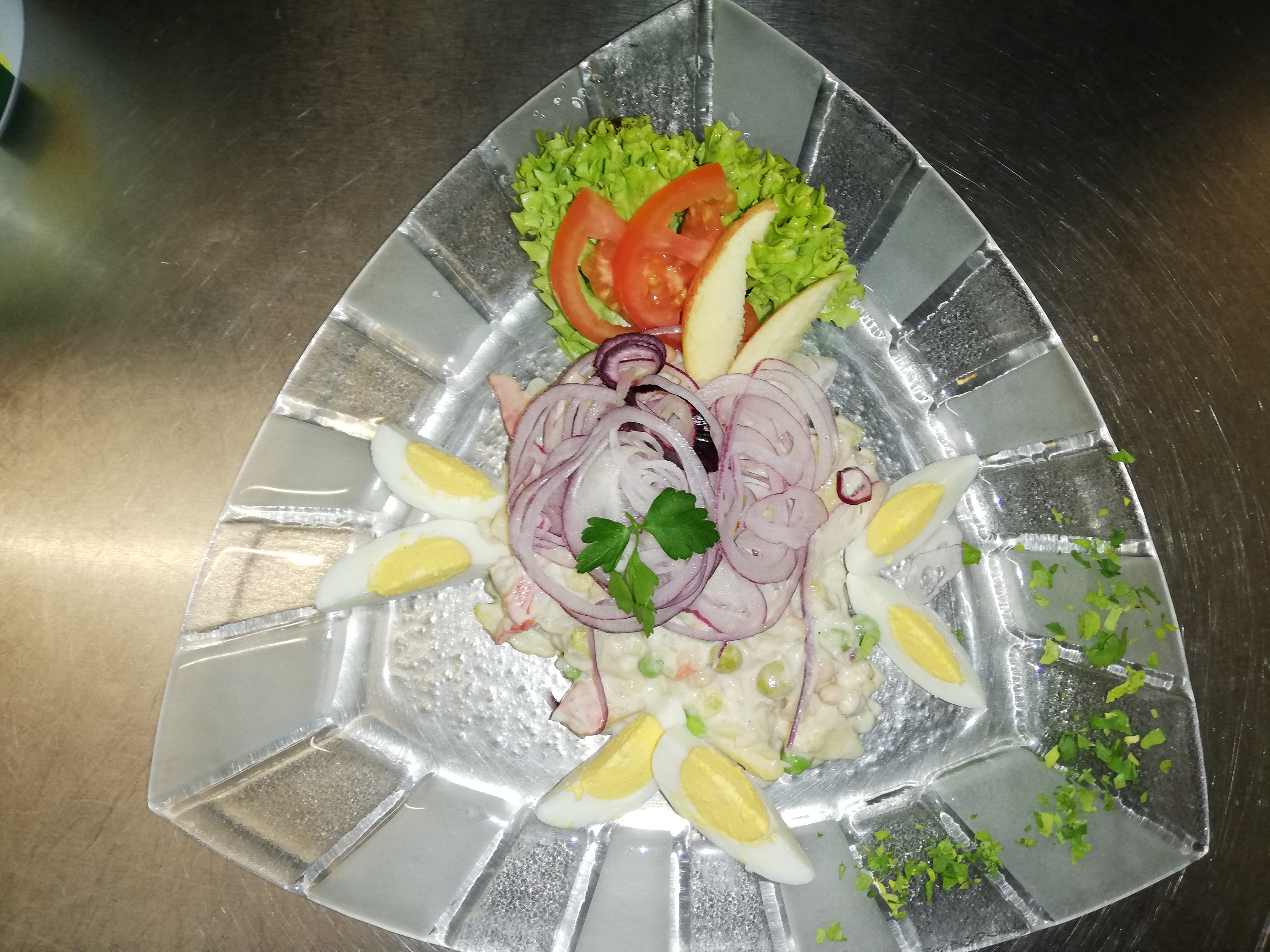 Heringsschmaus mit Zwiebeln und Ei fein garniert, Heringessen, Nickis Restaurant, Fritz Semper, Gmünd