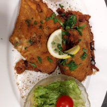 Gebackener Bauerntoast mit hausgemachter Cocktailsauce und Salat, Nickis Restaurant, Fritz Semper, Gmünd