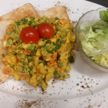 Vegetarischer Nickis Toast mit Kürbis Hummus und Gemüse dazu Salat, Nickis Restaurant, Fritz Semper, Gmünd